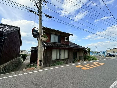 Used single-family home with a sea view - Kotoura Town along the coast