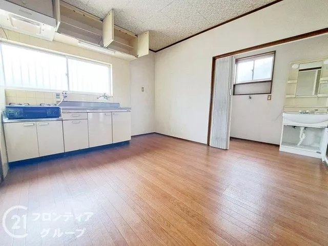 【Rich surrounding environment ♪】 1-minute walk to Iwafune Elementary School! ■ Conveniently equipped with space for 2 cars