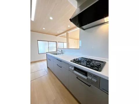 【Open house held】【Renovated】LDK 18 tatami + adjoining room 6.5 tatami / Parallel parking for 4 cars