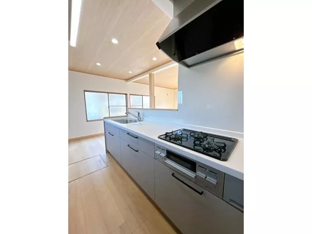 【Open house held】【Renovated】LDK 18 tatami + adjoining room 6.5 tatami / Parallel parking for 4 cars