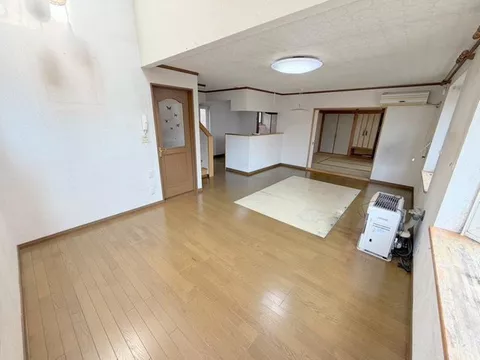 13.93 million yen × over 150㎡ of total floor area for a 4LDK! Includes a basement garage, also suitable for renovation materials - Image 2