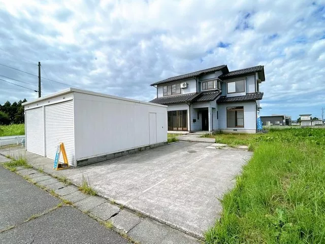 [Open House Held] Interior and exterior renovation planned // New earthquake resistance compliance // Parking for 6 cars available // Corner lot // With garage