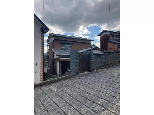 〇 A house with a good view♪ 〇 There is space for parking construction! 〇 There is also a garden and a storage room!
