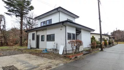 18-minute walk from JR Oga Line "Detohama" Station