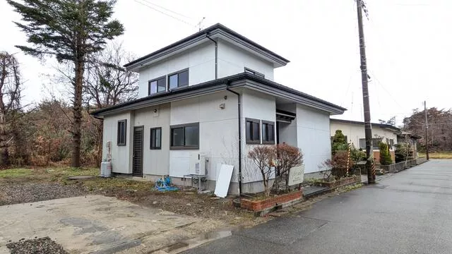 18-minute walk from JR Oga Line "Detohama" Station