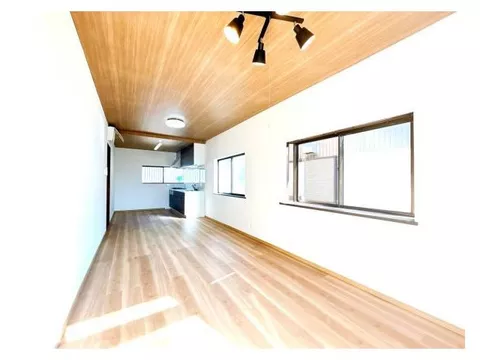 [Open House Held] [Interior and Exterior Renovated] Move-in available within the year. Parking for 2 standard cars in parallel, light vehicles