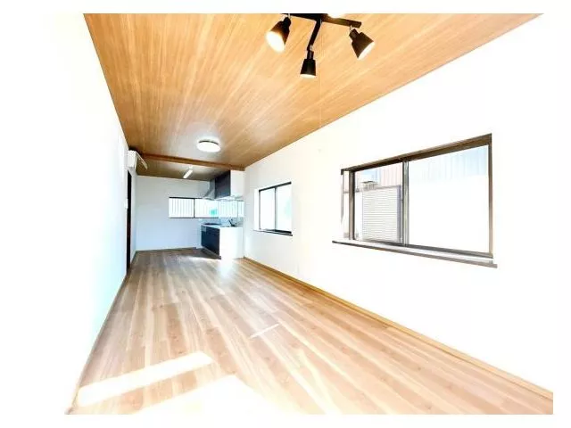 [Open House Held] [Interior and Exterior Renovated] Move-in available within the year. Parking for 2 standard cars in parallel, light vehicles