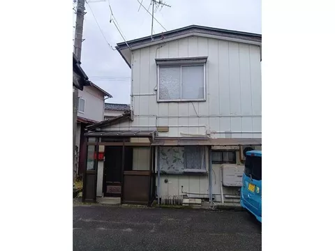 Near Daiichi Elementary School and South Mall Mina