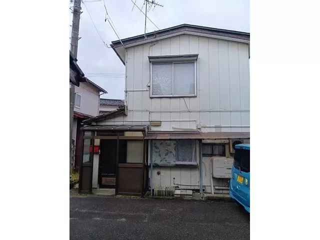 Near Daiichi Elementary School and South Mall Mina
