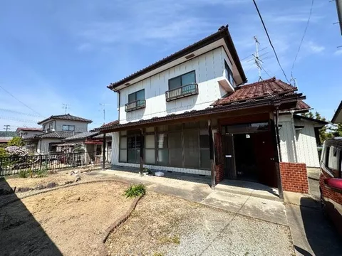 5DK with a Japanese room and Western room, includes a garage and storage ◆ Spacious living space on approximately 77 tsubo of land