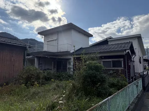 2F 3LDK, Kawanoishi, Houchi-cho, Yawatahama-shi, Kanagawa

3.5 million yen