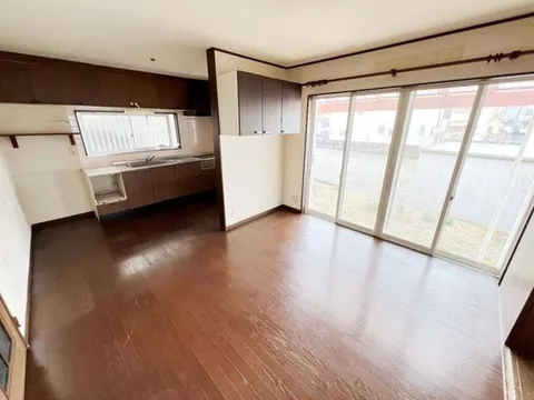 Family-oriented 3LDK, storage room, flat land, road width of about 4.5m