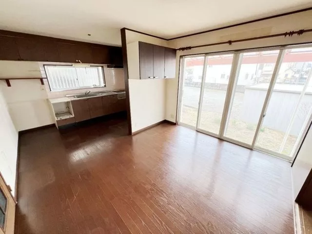 Family-oriented 3LDK, storage room, flat land, road width of about 4.5m