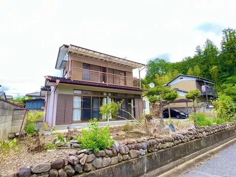 64 minutes on foot from Tobu Nikko Line "Shin Kanuma" Station