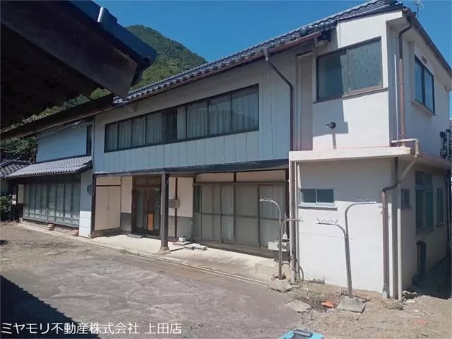 Hanishina County, Sakaki Town, Oaza Kamihira (Sakaki Station) 2-story building 8SDK