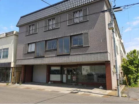 ■Commercial and residential property■Parking for 10 cars■4-minute walk to Mutsu-Tsuruta Station