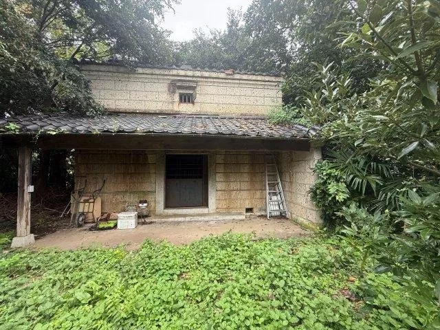 ◆Open kitchen ◆Partial flooring ◆Door in the washroom ◆Window in the bathroom ◆Japanese-style room
