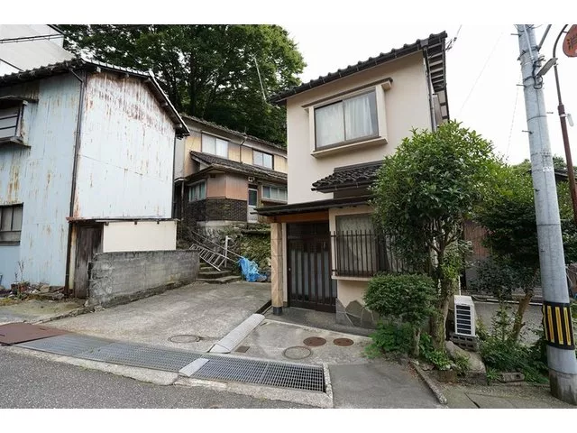 Within walking distance to Higashi Chaya District! Used house with a warehouse on a site of approximately 126 tsubo♪ Parking for more than 5 cars!