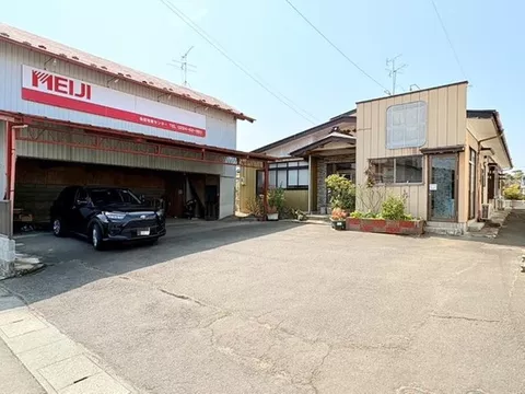■Residential property with office on approximately 244 tsubo of land