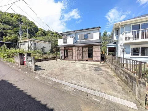 - A renovated used house in a location rich in nature - ◆ Parking space for 2 cars in parallel possible