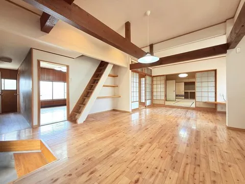 \Old folk house with detached building and warehouse/\Suitable for two or three family living◎5LDK single-story + 4DK