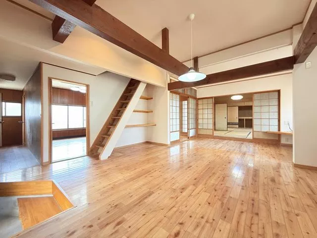 \Old folk house with detached building and warehouse/\Suitable for two or three family living◎5LDK single-story + 4DK