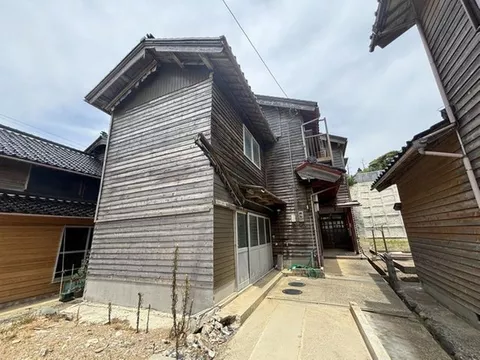 Akasaki 3 million yen