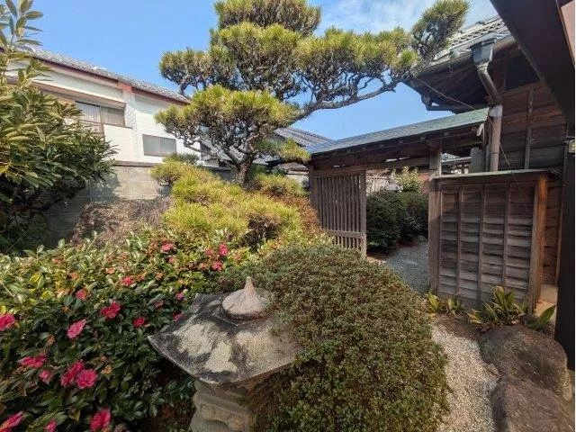 12 million yen, Takarazuka Town