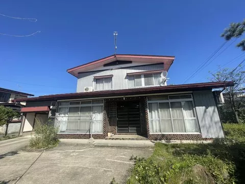 53 minutes walk from JR Ou Main Line "Takahata" Station