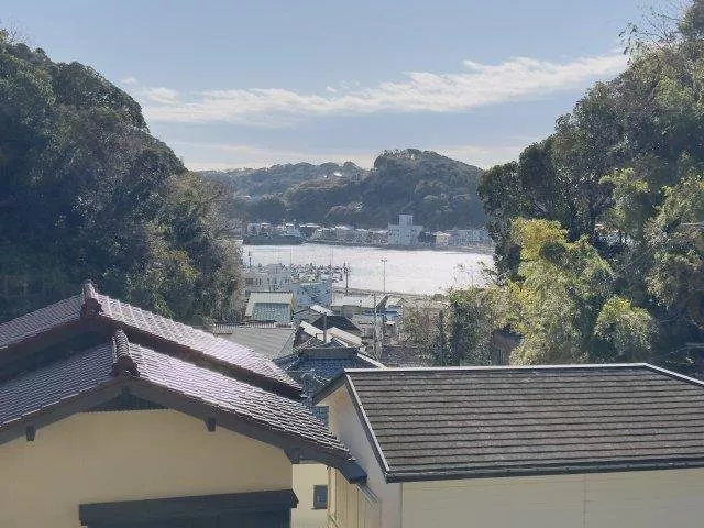 A house with a great view of the sea from the second floor, suitable for consideration as a second house