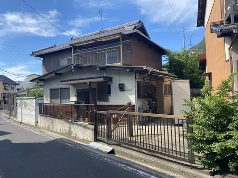 Takamatsu City, Yashima Nishimachi (Kagamoto Station) 2-story 7DK