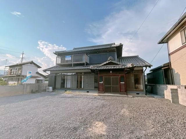 [Open House] Parking available for 4 regular cars. 5SLDK with 4 Western-style rooms and 1 Japanese-style room. Heavy traffic