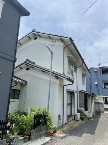3-chome Miyanishi, Matsuyama-city (Kayacho 6-chome Sta.) 2F 5DK

5.9 million yen