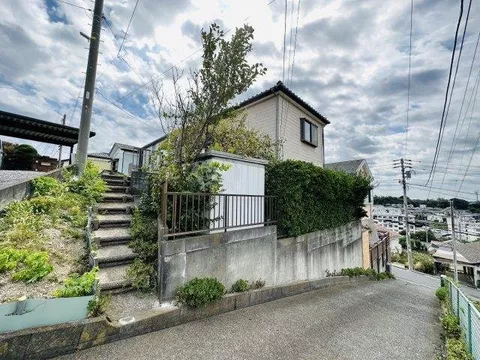 A single-family home with a garden and a very good view of the sea from the 1st and 2nd floors - Image 3