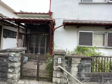 14 minutes on foot from Higashi-Ikoma Station. 4DK in Tsujimachi, Ikoma City, 5.8 million yen