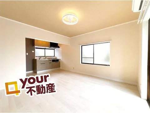 "Chic renovated single-story house. Open feeling connected to the sky with a garden & spacious lot♪"