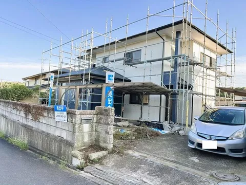 [Open House Held] Interior and exterior renovations in progress! Good sunlight and can park 3 cars!