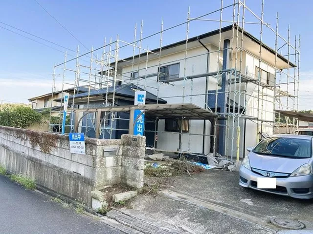 [Open House Held] Interior and exterior renovations in progress! Good sunlight and can park 3 cars!