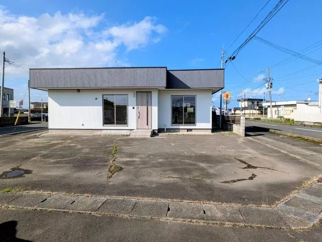 Prime location near the station and supermarket! All-electric 1LDK home! Parking space for 3 cars!