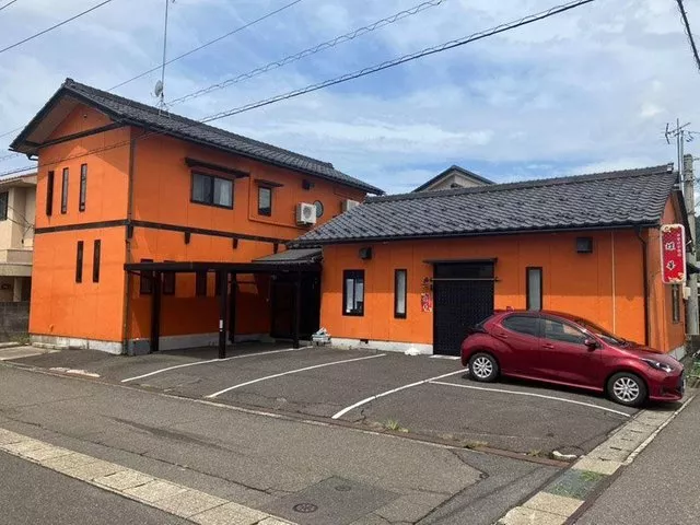 Takai Real Estate☆ Storefront residential property in Toba, Sabae City! Good location with access to various directions!