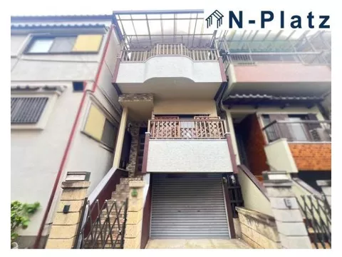 ■All rooms have storage space ■3-minute walk to the bus stop ■Garage with shutter (depending on the vehicle type)
