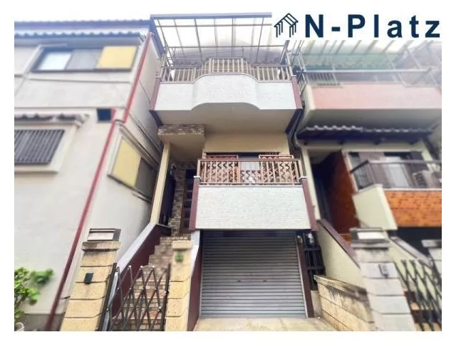 ■All rooms have storage space ■3-minute walk to the bus stop ■Garage with shutter (depending on the vehicle type)