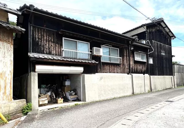 Kanonji City, Muromoto-cho (Kanonji Station) 2-story 7DK
