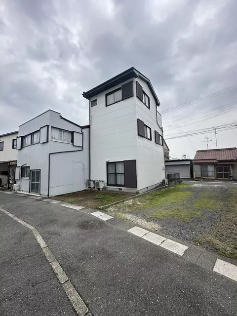Gifu City, Kagamijima Nishi 1-chome (Nishi Gifu Station) 2-story building 9SDK