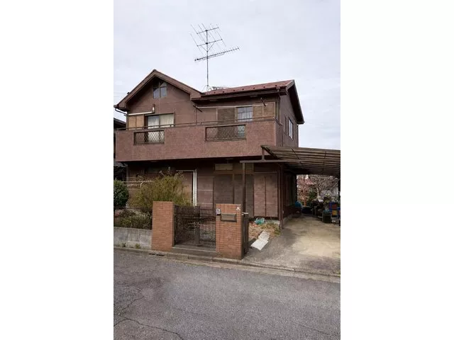 10 minutes on foot from the nearest station, 5 minutes by car to Aeon, and a well-equipped surrounding environment. South-facing with good sunlight.