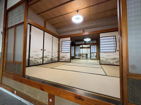 Within a 1-minute walk to the sea♪ About a 2-minute walk to Aomi Station♪ Good view♪ Storage♪