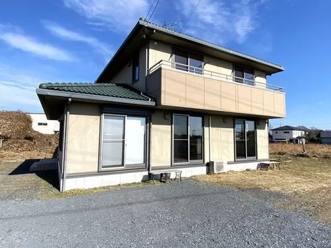 A house in Fujioka-cho, Tochigi City, with interior renovations completed and ready for immediate handover. Spacious land of 477.