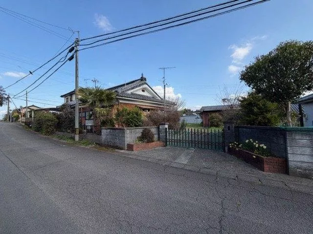 Located in a quiet residential area in Marutani Town, the interior is also in beautiful condition. Would you like to come and see it?