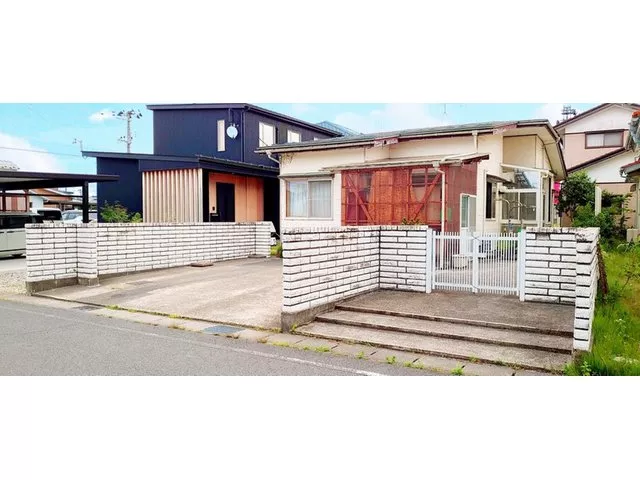 [Income property (owner change property)] Currently occupied by tenants.