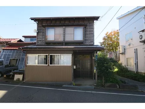 A spacious 8K house near Joetsu Street! The bath and toilet have been renovated!